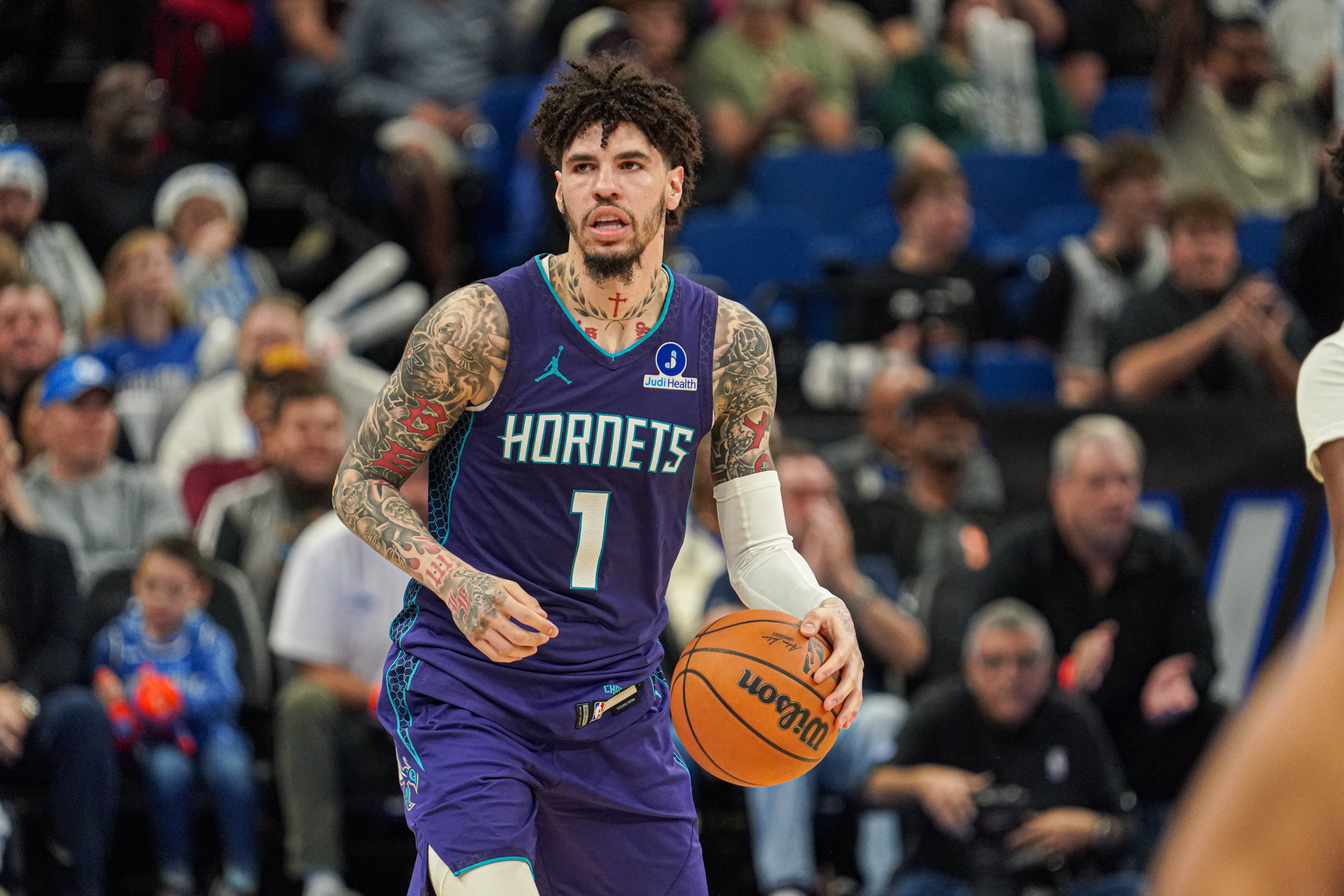 星空体育入口-全员一点手感都没有！黄蜂半场50投仅13中&amp;命中率26% 三分24中3