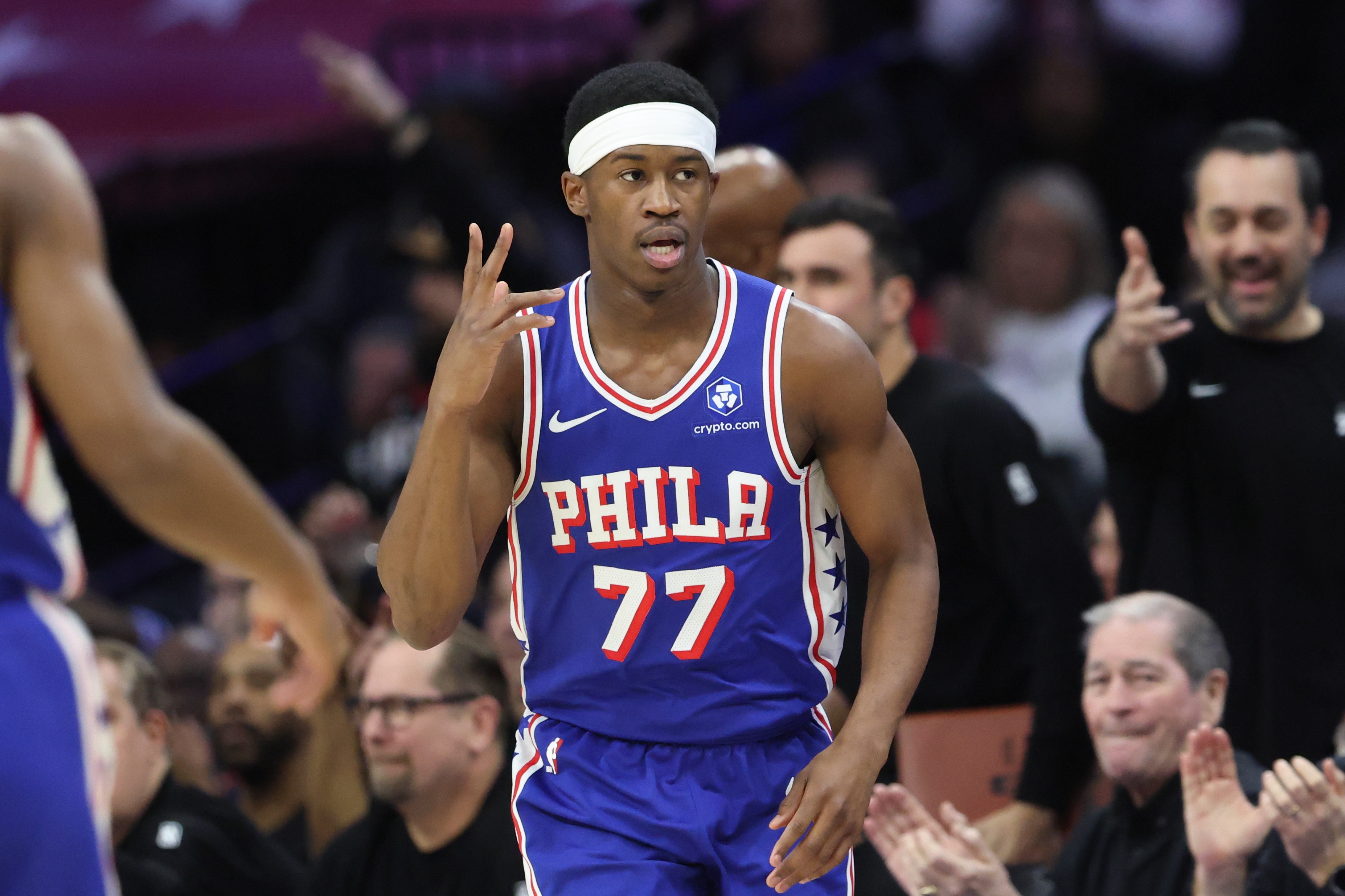 星空体育中国官网-打得可以！埃奇库姆16中7拿到19分10板2助4断